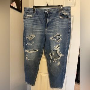 🌴 2 for $45 🌴 American Eagle Plus-Stretch Distressed Curvy Mom Jeans - Size 24